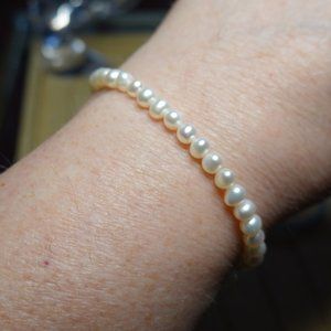(NWT) Freshwater Pearl Beaded Bracelet (Fits Sm to Lg Wrist)